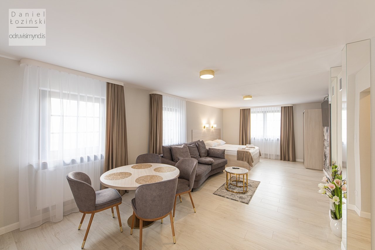 Myndir af Marlen hótelinu. Mynd tekin á vegum félagsins. Myndafundur fyrir fyrirtækið. Mynd af hótelíbúðinni. Myndir teknar með Nikon myndavél og Sigma ART linsum. Ljósmyndari - Daniel Łoziński. Fasteignaljósmyndun.