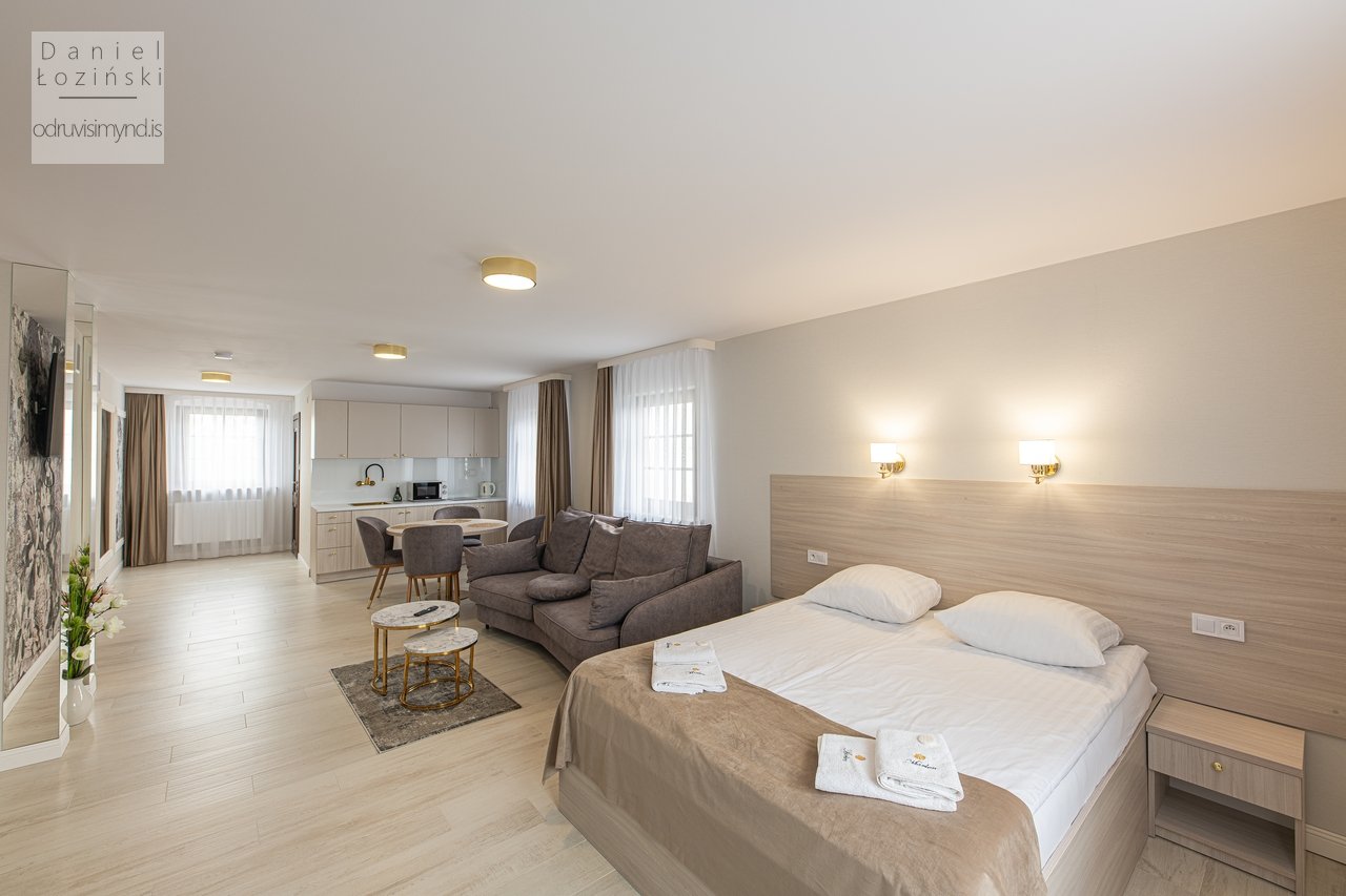 Myndir af Marlen hótelinu. Mynd tekin á vegum félagsins. Myndafundur fyrir fyrirtækið. Mynd af hótelíbúðinni. Myndir teknar með Nikon myndavél og Sigma ART linsum. Ljósmyndari - Daniel Łoziński. Fasteignaljósmyndun.