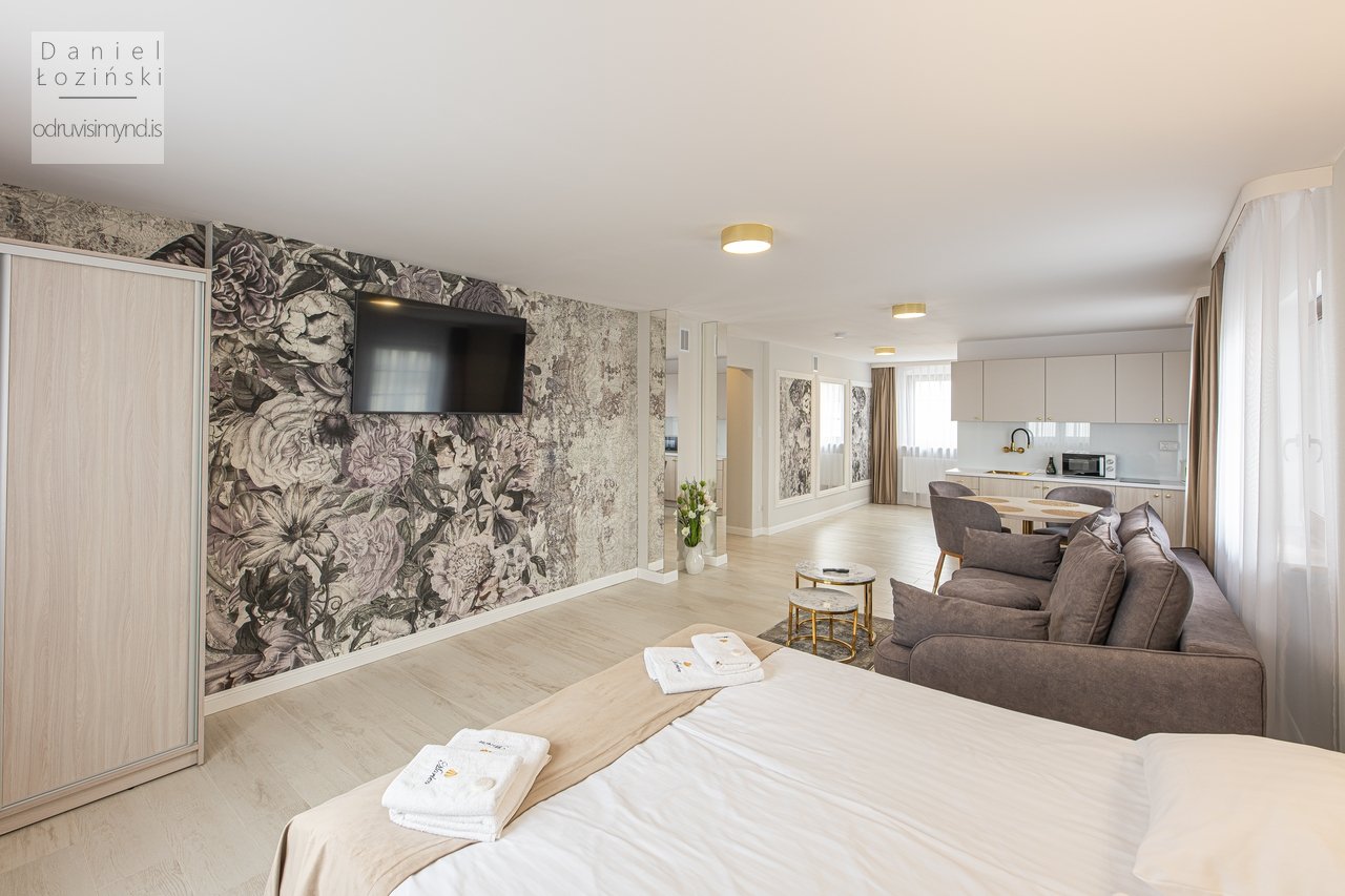 Fasteignaljósmyndun. Ljósmyndun fyrir fyrirtæki og hótel. Mynd af byggingunni að innan tekin af ljósmyndaranum Daniel Łoziński. Portfolio - odruvisimynd.is