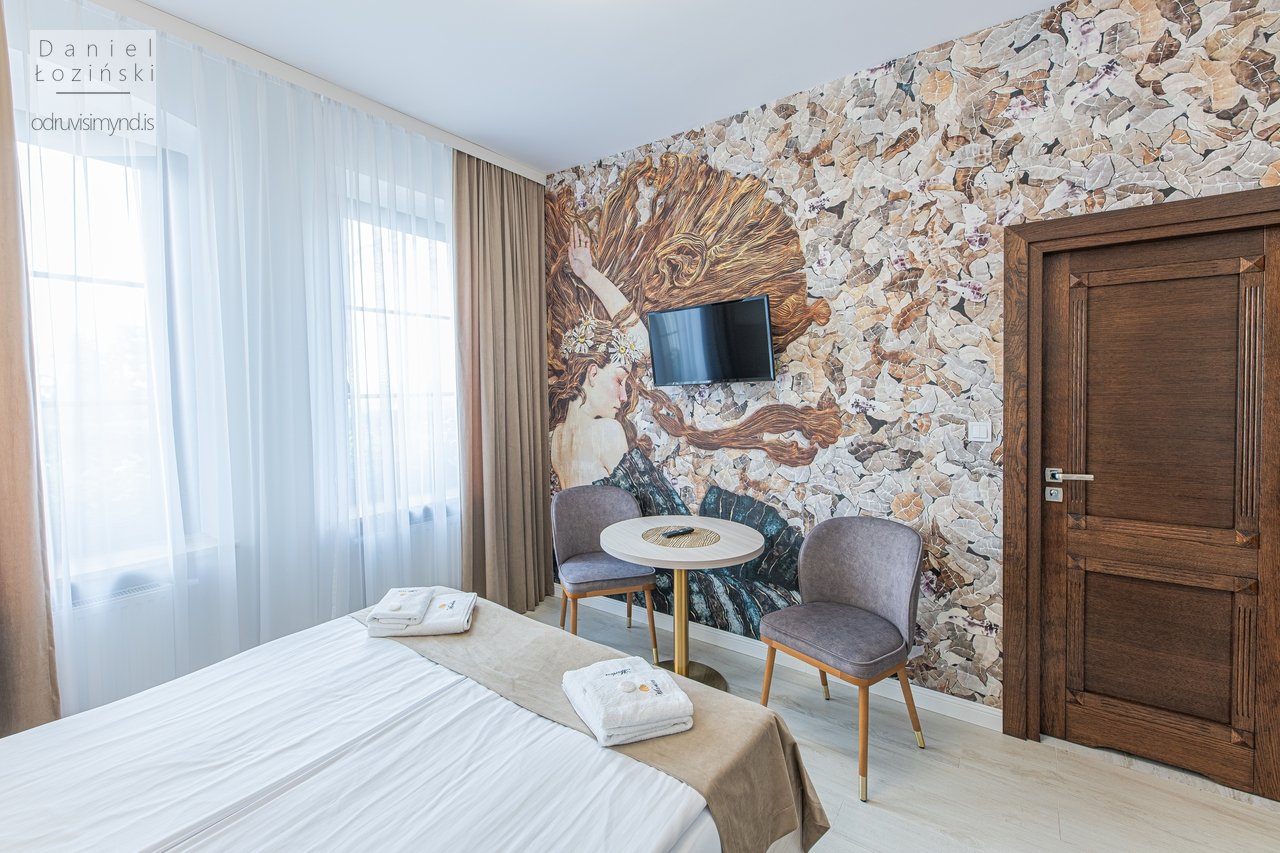 Myndir af Marlen hótelinu. Mynd tekin á vegum félagsins. Myndataka fyrir fyrirtækið. Mynd af hótelíbúðinni. Myndir teknar með Nikon myndavél og Sigma ART linsum. Ljósmyndari - Daniel Łoziński. Fasteignaljósmyndun.