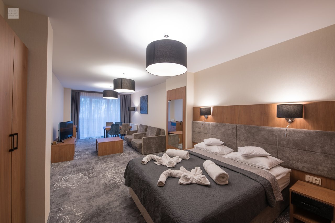 Lúxus íbúð á Wistom hótelinu í Kołobrzeg við sjóinn. Ljósmynd af eigninni. Mynd tekin af ljósmyndaranum Daniel Łoziński.