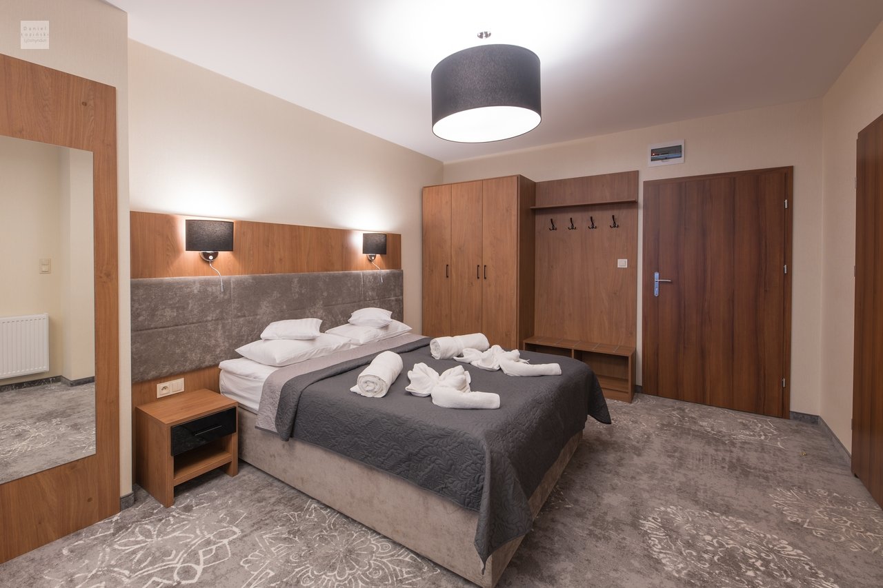 Lúxus íbúð á Wistom hótelinu í Kołobrzeg við sjóinn. Ljósmynd af eigninni. Mynd tekin af ljósmyndaranum Daniel Łoziński.