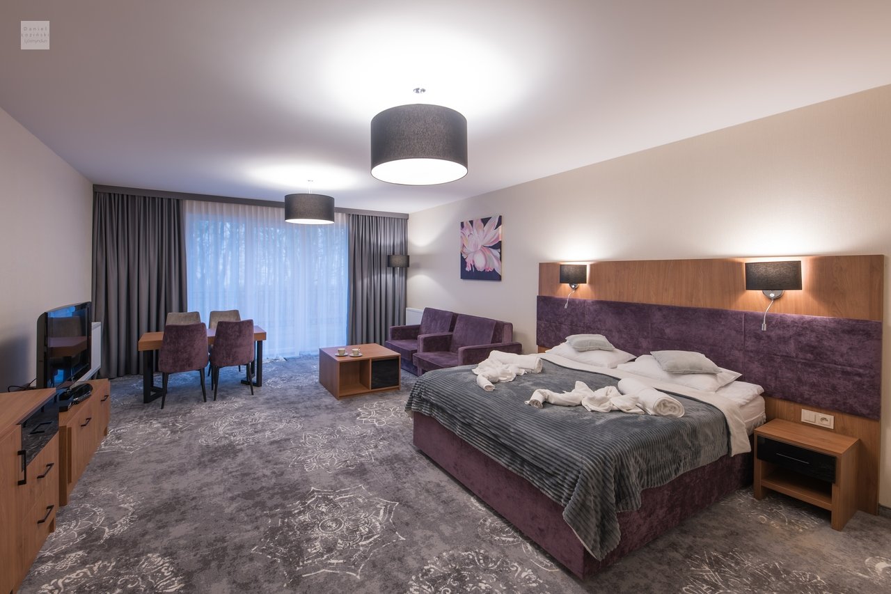 Lúxus íbúð á Wistom hótelinu í Kołobrzeg við sjóinn. Ljósmynd af eigninni. Mynd tekin af ljósmyndaranum Daniel Łoziński.