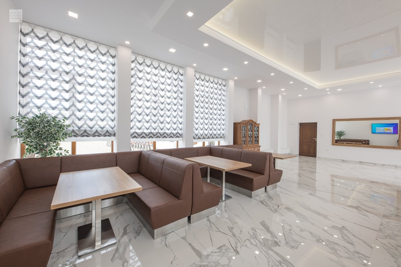 Ljósmynd af eigninni. Fasteignamyndataka. Ljósmynd af orlofssvæðinu í Sarbinowo. Ljósmynd af borðstofunni. Myndir teknar af ljósmyndaranum Daniel Łoziński.