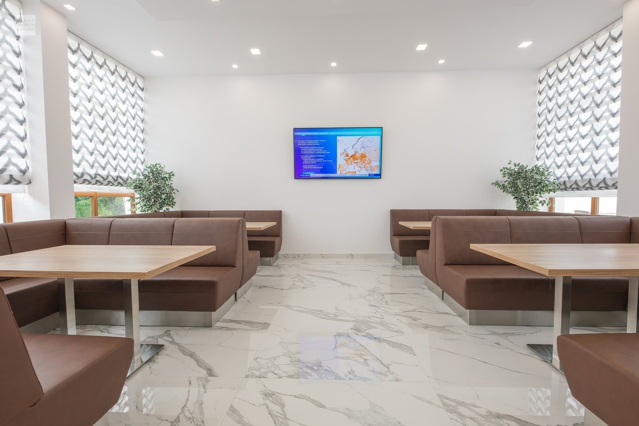 Ljósmynd af eigninni. Ljósmynd af orlofssvæðinu í Sarbinowo. Ljósmynd af borðstofunni. Myndir teknar af ljósmyndaranum Daniel Łoziński.