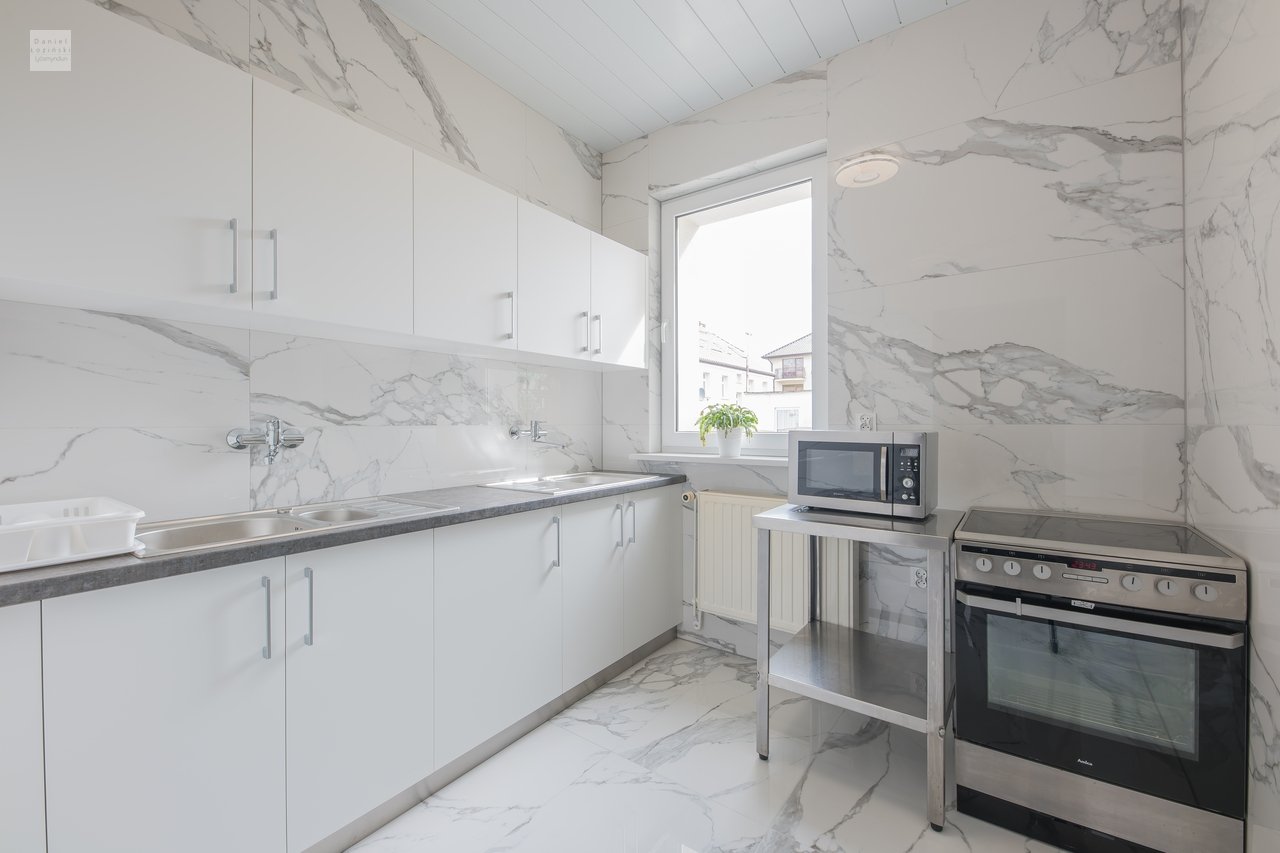 Ljósmynd af eigninni. Fasteignamyndataka. Ljósmynd af orlofssvæðinu í Sarbinowo. Ljósmynd af borðstofunni. Myndir teknar af ljósmyndaranum Daniel Łoziński.