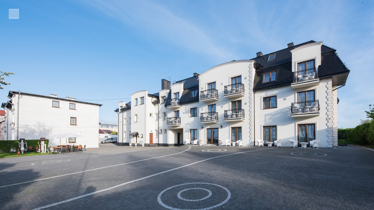 Ljósmynd af eigninni. Ljósmynd af orlofssvæðinu í Sarbinowo við Eystrasalt. Ljósmynd utan frá byggingunni. Fasteignamynd. Myndir teknar af ljósmyndaranum Daniel Łoziński.